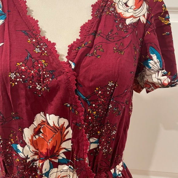 NWT Band of Gypsies maroon floral mock wrap mini dress with flounce sleeve M - Picture 4 of 5